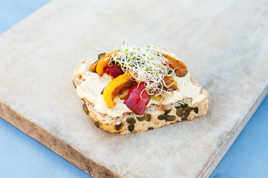 Blings med grillede grønnsaker og hummus 2