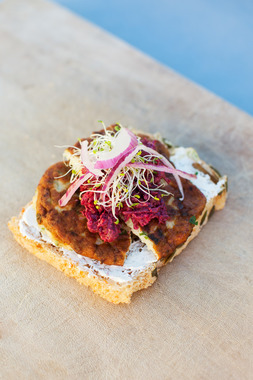 Blings med fiskekake og rødbeterelish 2