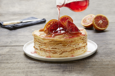 Pannekaketårn med blodappelsinkrem
