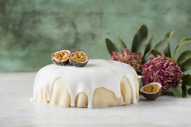 Marsipankake med pasjonsfruktmousse