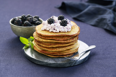 Sunne pannekaker med havregryn og cottage cheese
