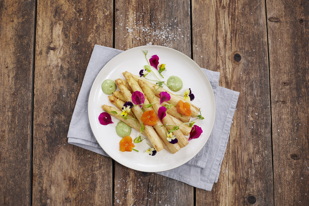 Hvit asparges med ramsløkaïoli