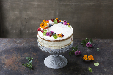 Nakenkake med marengs, vaniljekrem og bær - oppskrift av Analiza Jenssen