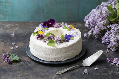 Rabarbrakake med marengs av sjokoalde og valnøtter - oppskrift laget av Ruth-Johanne Helgeland