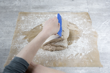 Eltefritt trinn 4 - strekke deigen