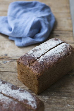 Grovt rugbrød