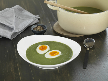 spinatsuppe med egg