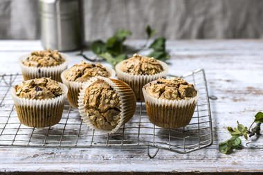 Grove havremuffins med eple og sjokolade