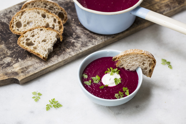 Borsjtsj - russisk rødbetsuppe med godt brød