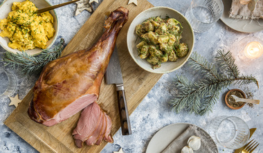 Røkt lammelår med fransk potetsalat