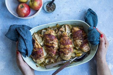 Kyllingfilet med eple og bacon 