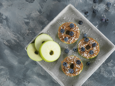 Eplesnacks med peanøttsmør