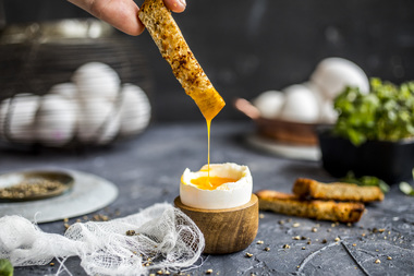 bløtkokt egg med ristet brød