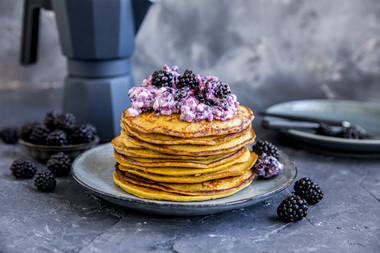 Sunne pannekaker med havregryn og cottage cheese