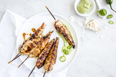 CHILI- OG HVITLØKSMARINERTE KYLLINGSPYD