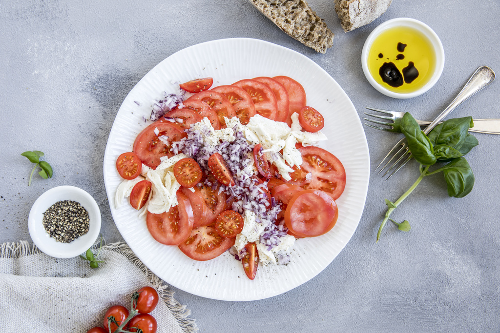 TOMAT- OG MOZZARELLASALAT