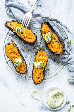 GRILLET SØTPOTET MED URTESMØR - høydebilde