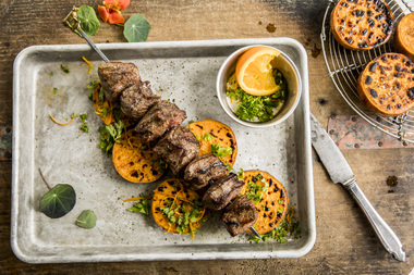 Grillet biffspyd med søtpotet