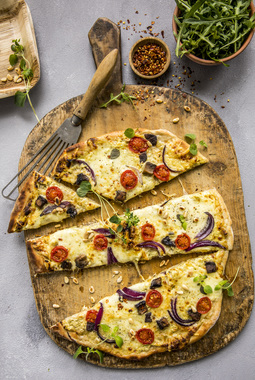 GRILLET VEGETARPIZZA -høydebilde