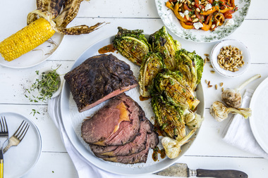 HELGRILLET ENTRECÔTE MED TILBEHØR