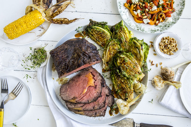 HELGRILLET ENTRECÔTE MED TILBEHØR