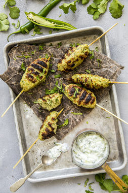KYLLINGKEBAB MED RAITA -høydebilde