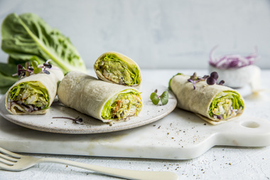 Lompe med kyllingsalat