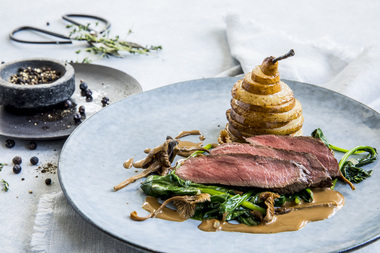 REINSDYRFILET MED PÆRE, POTET OG SOPP