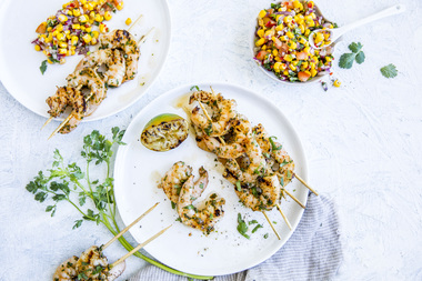 Grillet scampi med maissalsa