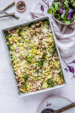 MAKARONIGRATENG MED PØLSE - høydebilde