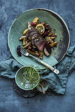 Reinsdyrfilet med bakte beter - høydebilde