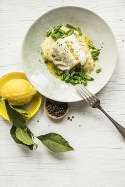 SMØRDAMPET SKREI MED PASTINAKKPURÉ - høydebilde
