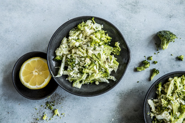 Blomkål- og brokkolisalat