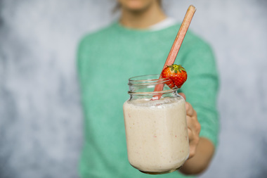 Jordbær- og rabarbrashake