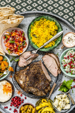 Grillet lammestek med tilbehør