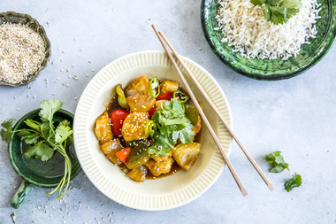 Wok med kylling og sursøt saus