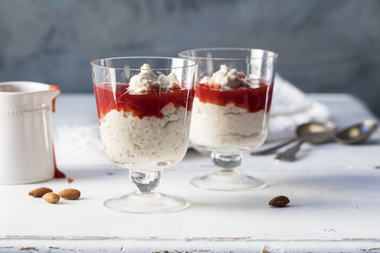 Byggkrem med rød saus