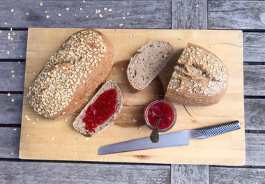 Grovt surdeigsbrød med havre