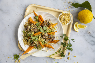 Byggrynsalat med søtpotet og cashewnøtter