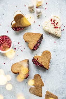 Iskrem-sandwich med pepperkakehjerter