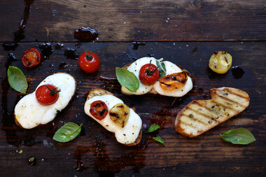 Bruchetta med tomat og mozzarella