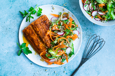 Ovnsbakt laks med crispy salat