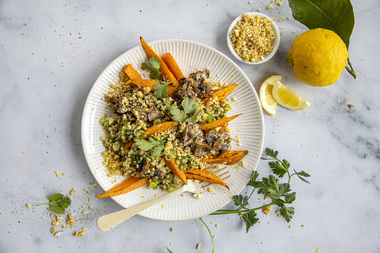 Byggrynsalat med søtpotet og cashewnøtter