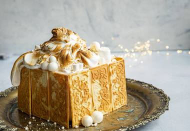 Iskake med goro og marengstopp