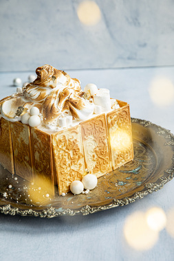 Iskake med goro og marengstopp