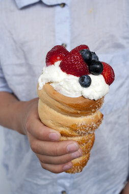 Cones med frukt, is og bær