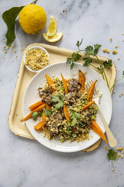 Byggrynsalat med søtpotet og cashewnøtter