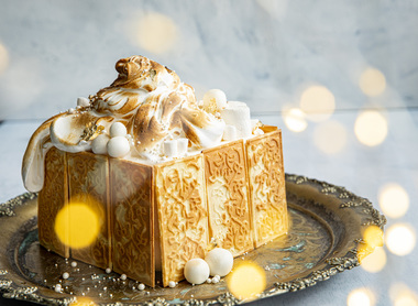 Iskake med goro og marengstopp