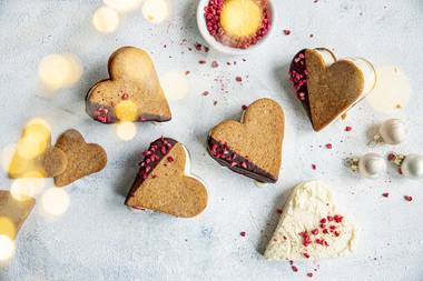 Iskrem-sandwich med pepperkakehjerter