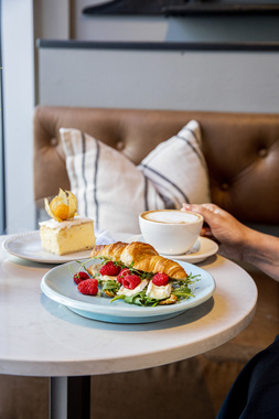 Frankrike: croissant, napoleinskake og cafe au lait